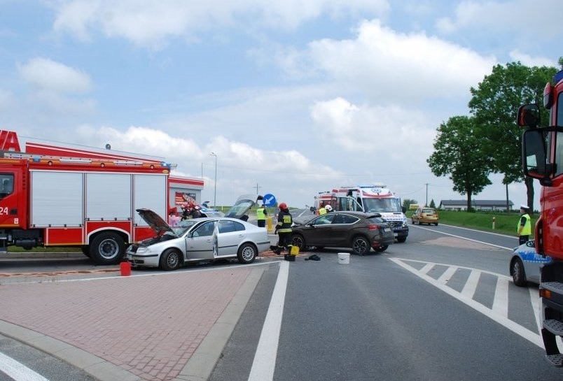 Trzy osoby rane w wypadku w Ropczycach. Zderzyły się dwa samochody osobowe