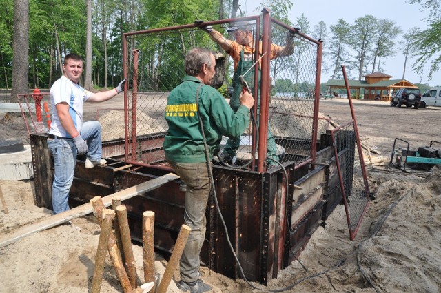 Lato 2011, doprowadzenie na Mysią Wyspę wody i kanalizacji