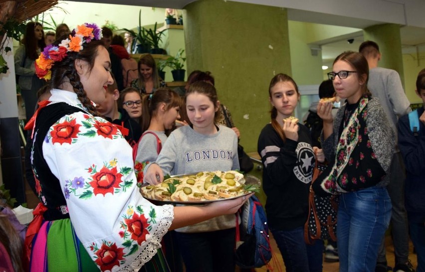 Forum "Ratując pszczoły - ratujesz ludzkość" w szkole rolniczej w Zduńskiej Dąbrowie [ZDJĘCIA]