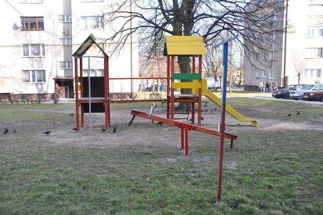 Plac zabaw przy ulicy Polnej 4 w Końskich to jedna z tych inwestycji, o którą skutecznie dopominali się mieszkańcy.
