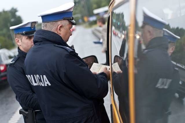 Liczba złapanych na jeździe pod wpływem narkotyków rośnie. O ile? - Nie wiadomo, bo osobnych statystyk nie ma...