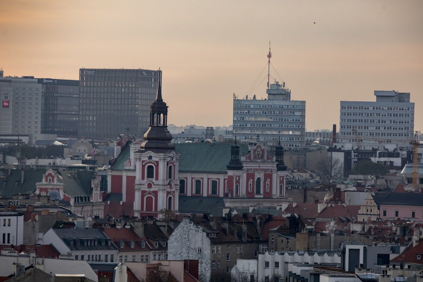 Dwie wieże poznańskiej katedry, które dominują nad Ostrowem...