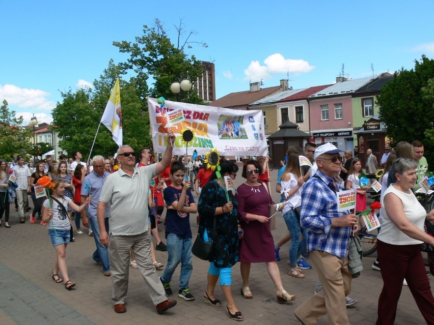 Ulicami Tarnobrzega przeszedł VI Marsz dla Życia i Rodziny