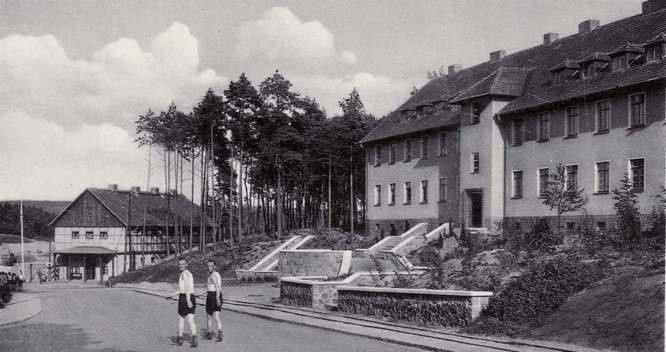 W czasie II Wojny Światowej w bazie Regenwurmlager (obecnie...