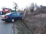 GORZÓW WLKP. Pijany kierowca uderzył volkswagenem w lampę. Chciał uciekać. Zatrzymali go świadkowie zdarzenia [ZDJĘCIA]