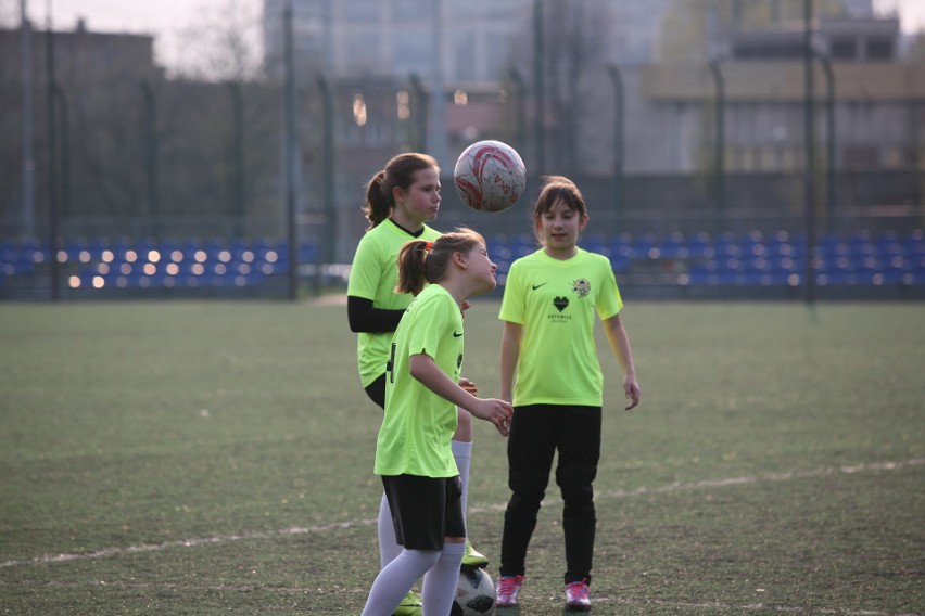 Dziewczynki KKS Katowice chcą zagrać na Narodowym