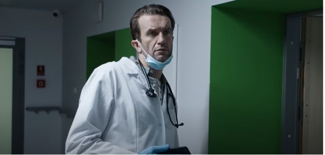 Nowy spot reklamowy Łukasza Palkowskiego spotkał się z aprobatą polskich lekarzy. Ich zdaniem produkcja obrazuje trud pracy lekarza na SORze.
