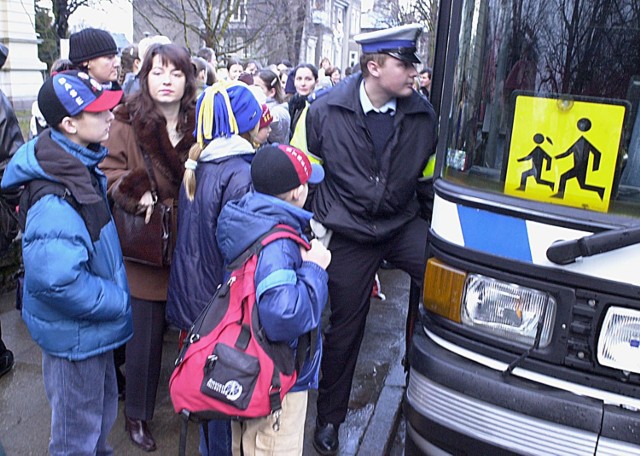 Przez weekend policjanci skontrolowali w Szczecinie 14 autokarów, którymi dzieci wyjeżdżały na ferię. Wszystkie były w pełni sprawne i mogły wyruszyć w podróż. Żadnemu kierowcy nie zatrzymano dowodu rejestracyjnego.