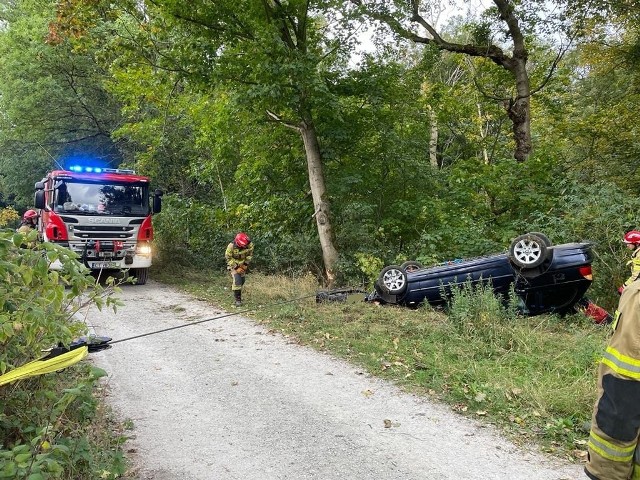 Wypadek samochodu w Toruniu. Zobacz zdjęcia z miejsca zdarzenia