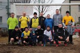 Noworoczny mecz w dzielnicy Dolna Kamienna w Skarżysku: Naprzeciw siebie stanęli… Nie Kawalerowie i Nie Żonaci