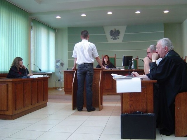 Przed sądem zeznaje Filip Kiliański, syn oskarżonego Stanisława K.. Świadek odmówił składania zeznań w części dotyczącej jego ojca.