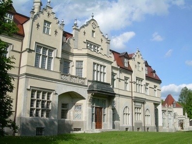 Pałac został wybudowany przez Tomasza Zamoyskiego w...