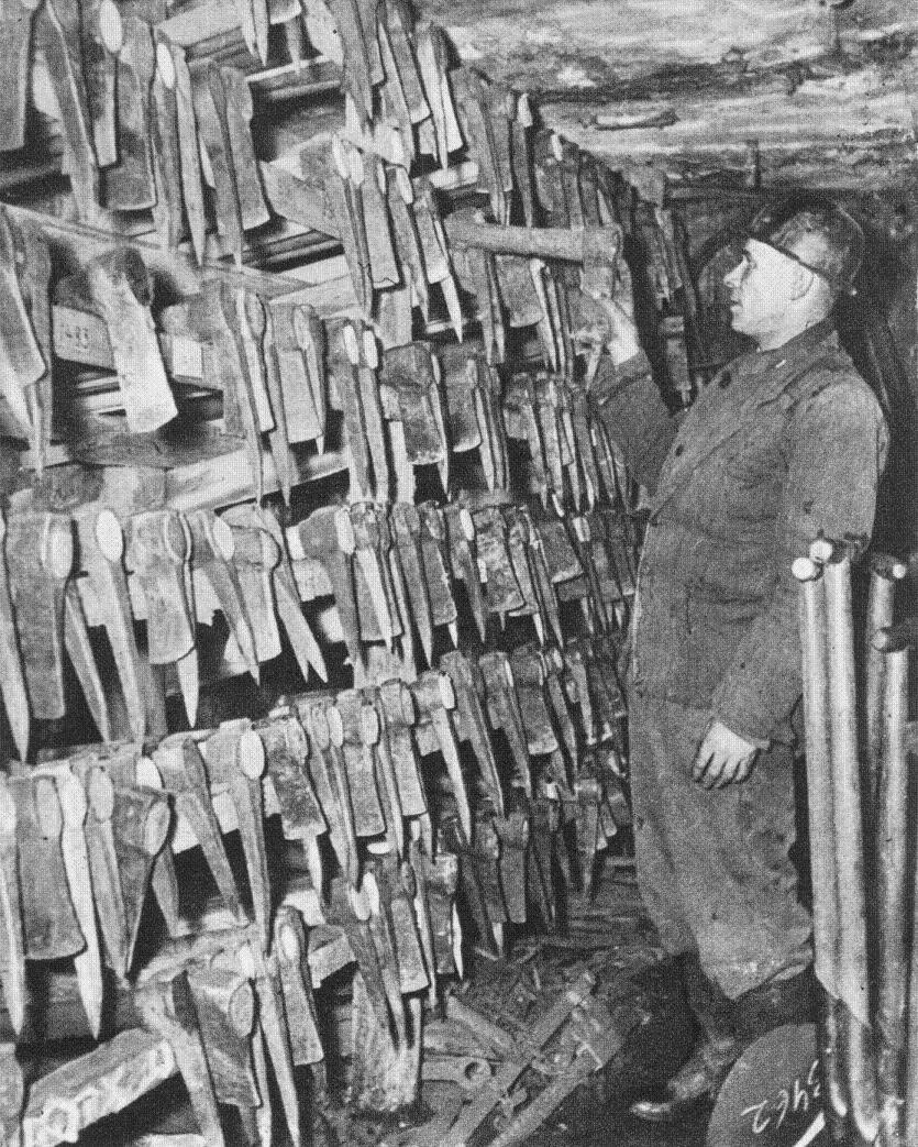 Jak wyglądała praca górnika kilkadziesiąt lat temu? Zobaczcie archiwalne zdjęcia