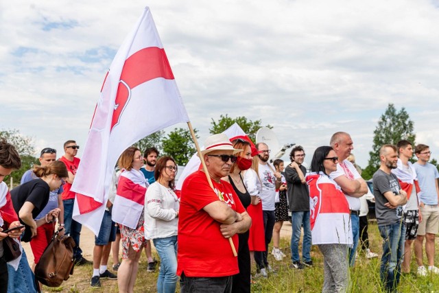 Białoruska diaspora domagała się otwarcia granicy z Polską i nałożenia skutecznych sankcji na reżim Łukaszenki.