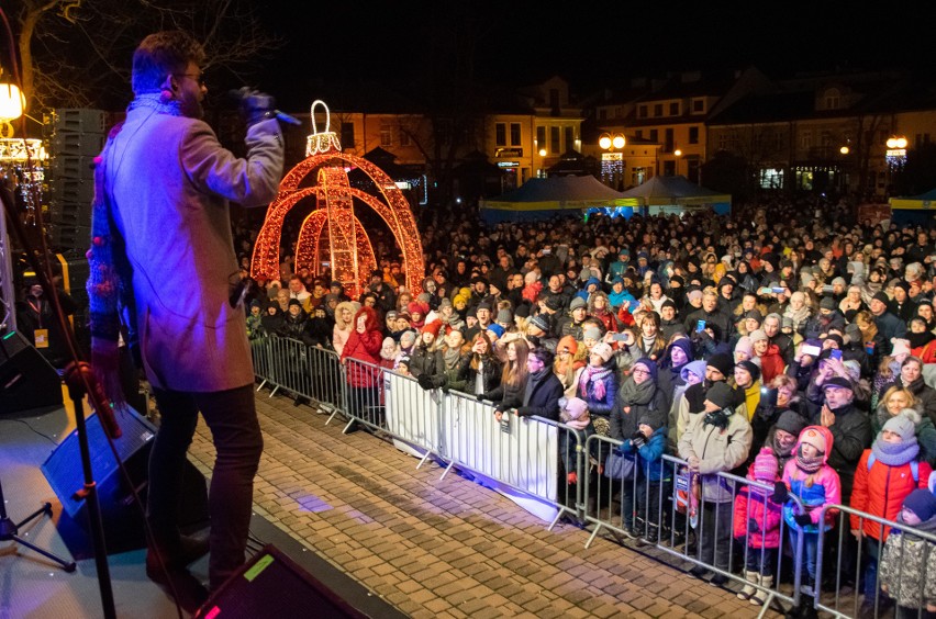 WOŚP 2020 w Tarnobrzegu. Papa D i Światełko do Nieba. Koncert na Rynku przyciągnął tłumy (ZDJĘCIA) 