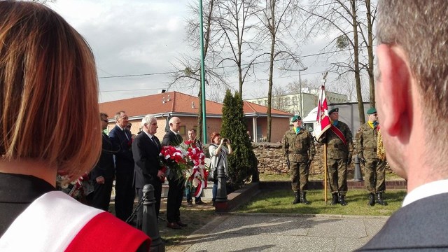 Uroczystości rocznicowe na cmentarzu w Praszce