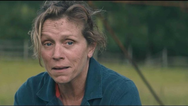 Frances McDormand w roli Mildred Hayes stworzyła kreację wybitną, naszpikowaną podtekstami, budując postać niejednoznaczną