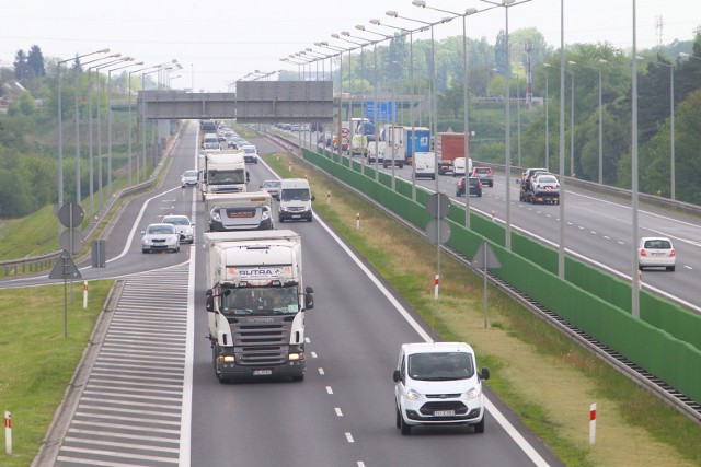 Bramki na autostradzie A2 będą skanować rejestracje samochodów.