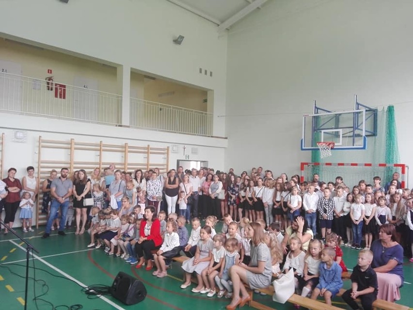 Gmina Gielniów. Uczniowie z Rozwad powrócili w szkolne mury