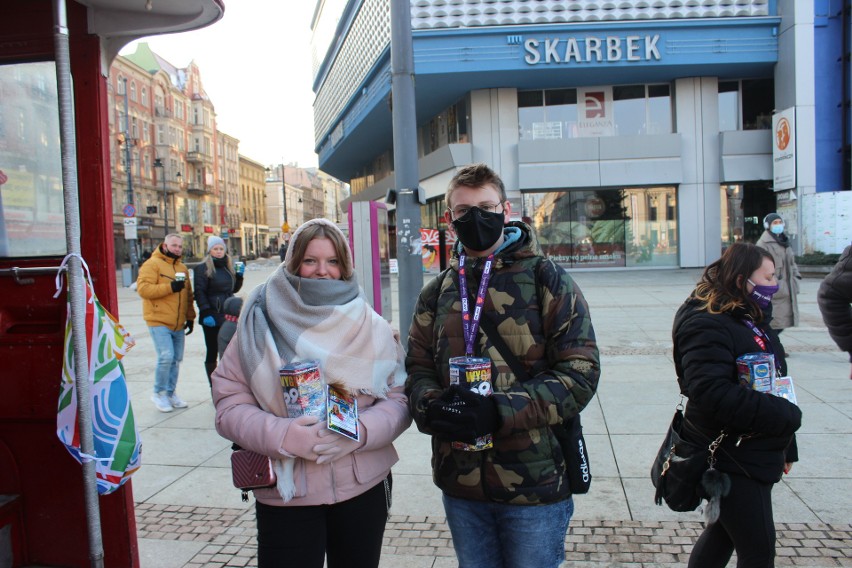 W centrum Katowic nie brakowało wolontariuszy z puszkami, a...