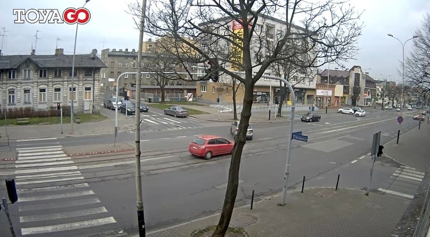 Koronawirus Pabianice. Mieszkańcy zostali w domach, do centrum handlowego tylko jedno wejście