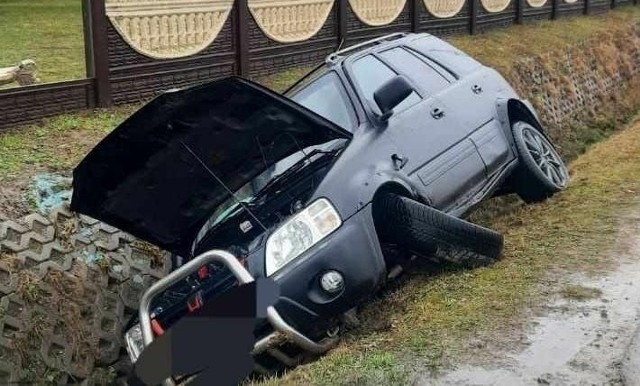 Około godziny 7 w poniedziałek, 5 lutego dyżurny Komendy Powiatowej Policji w Staszowie został powiadomiony o tym, że w miejscowości Strzegom w gminie Rytwiany samochód wjechał do rowu.