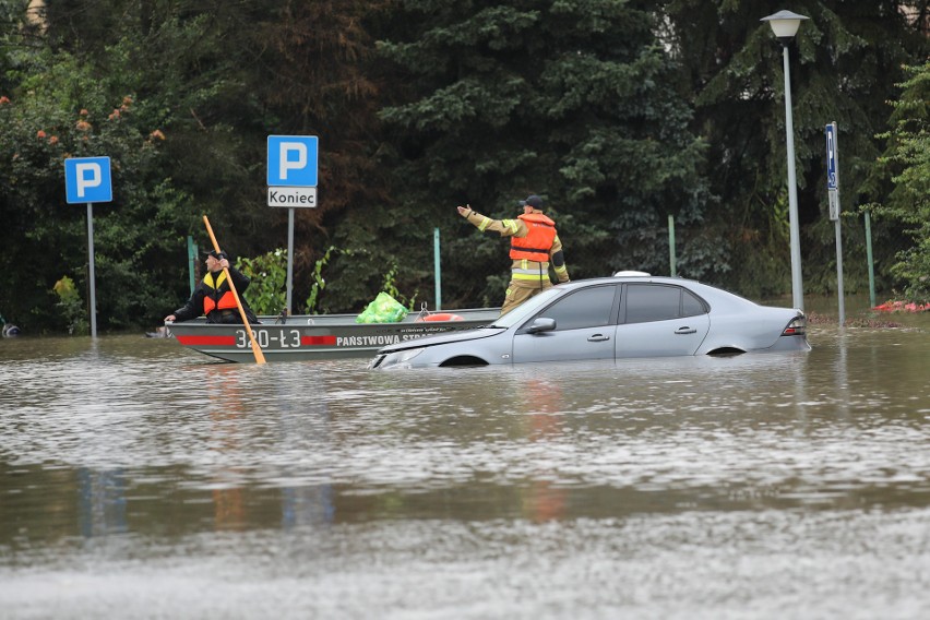 Kraków pod wodą. Sytuacja w mieście jest fatalna! [ZDJĘCIA]