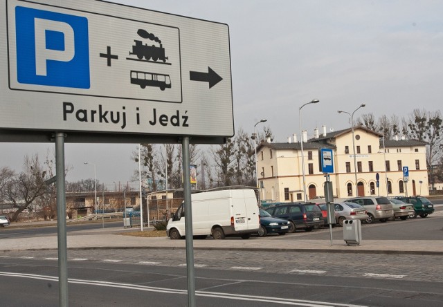 Parking przy dworcu Wrocław Psie Pole