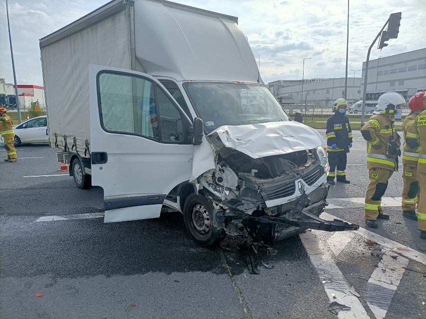 Wypadek dwóch samochodów przy fabryce LG pod Wrocławiem...