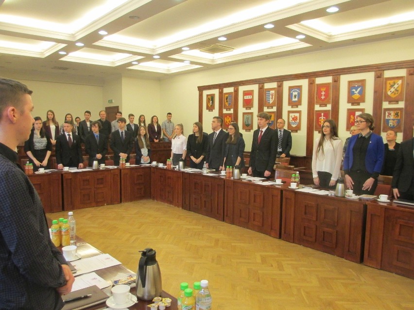 Młodzieżowa Rada Województwa Pomorskiego liczy 24 członków.