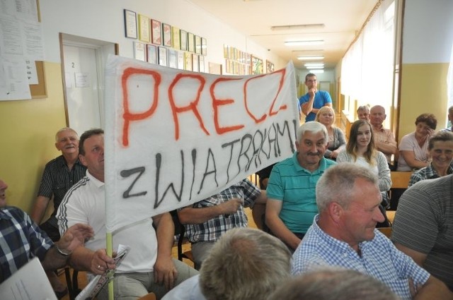 Protestujący w Mirowie przynieśli transparenty o takiej treści.