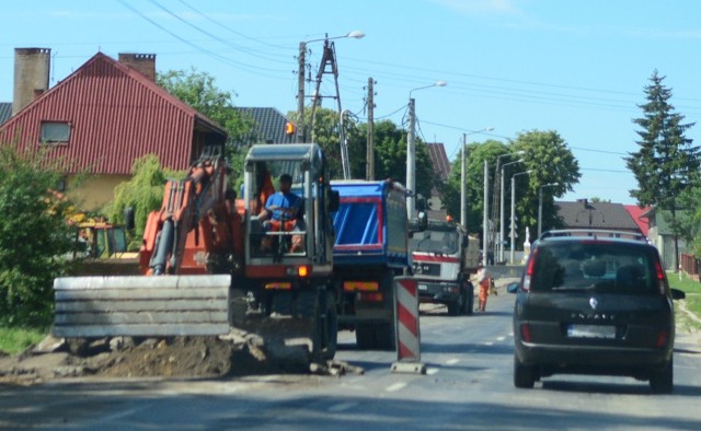 Ulica Radomska w ciągu drogi wojewódzkiej numer 744 była bardzo zaniedbana. Do września zyska nowy blask.