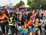 I Marsz Równości w Radomsku: "Chcemy pokazać, że osoby o odmiennej seksualności nie muszą się w naszym mieście ukrywać" [FOTO, FILM 17.08]