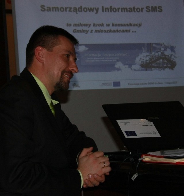 Podczas dzisiejszej konferencji prezes spółki SISMS Leszek Kaczurba przekonywał, że oferowana przez niego usługa do najszybszy sposób dotarcia do mieszkańców z ważnymi informacjami.