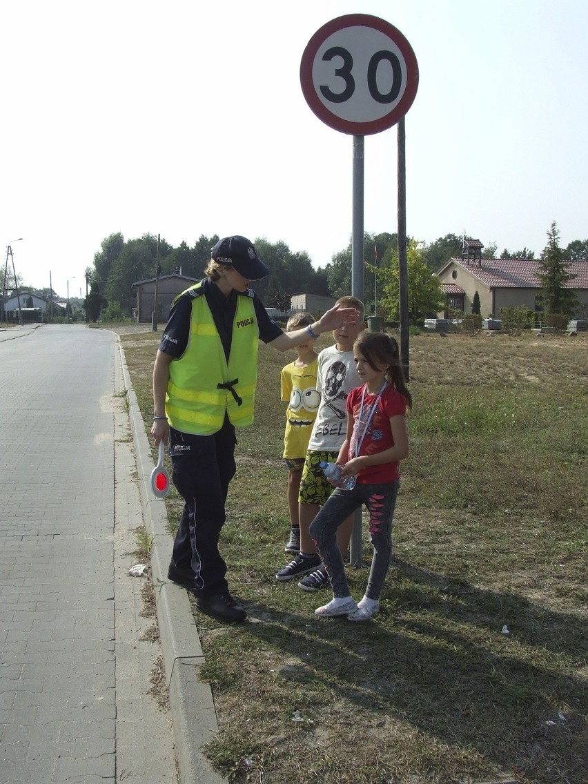 Uczniowie z Solca Kujawskiego uczyli się przechodzenia przez jezdnię