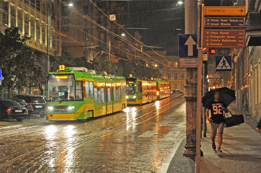 Burza nad Poznaniem. IMGW ostrzega przed burzami z deszczem...