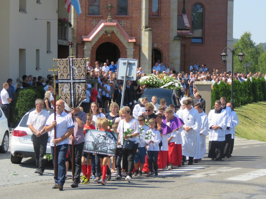 Uroczystości pogrzebowe w Wysokiej. Beatę i Kacperka żegnała...