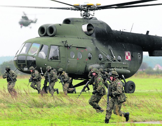 Ćwiczenia lublinieckich żołnierzy denerwują mieszkańców, którzy narzekają zwłaszcza na ogromny hałas wywoływany przez lądujące w mieście helikoptery