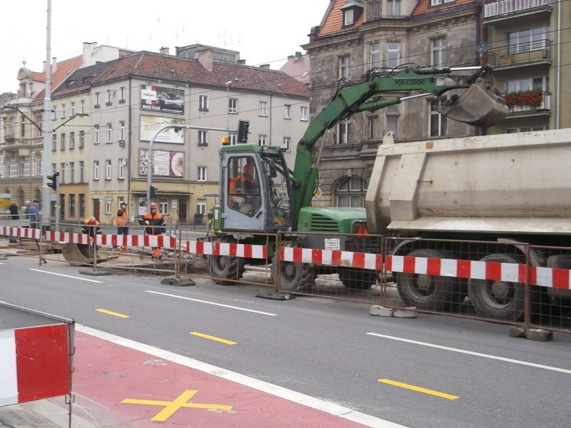 Wrocław: Budują nowy przystanek tramwajowy na Kazimierza Wielkiego (ZDJĘCIA)