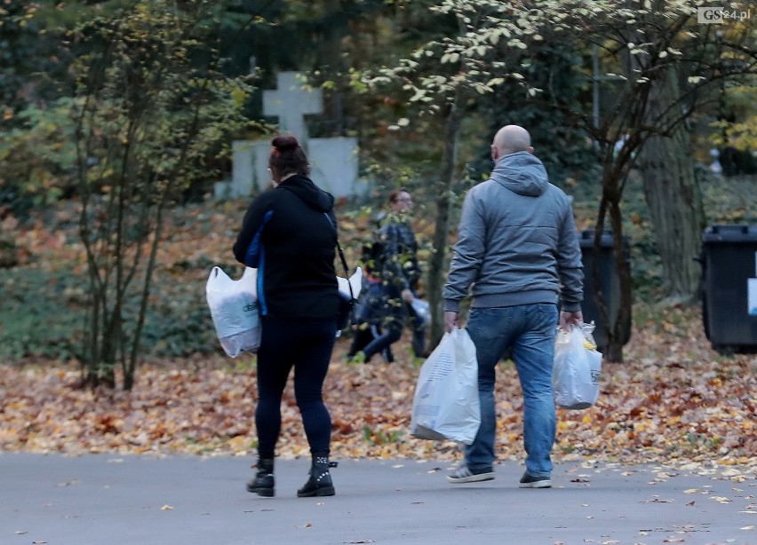 Cmentarz Centralny w Szczecinie znów otwarty. Tłumów nie ma 