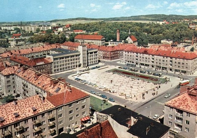 Czytelnik w liście do "Głosu" 5 stycznia 1967 roku skrytykował to, jak wygląda ówczesne centrum Koszalina. - Miasto się rozbudowuje na peryferiach, ale Śródmieściu nic się nie dzieje - pisał.