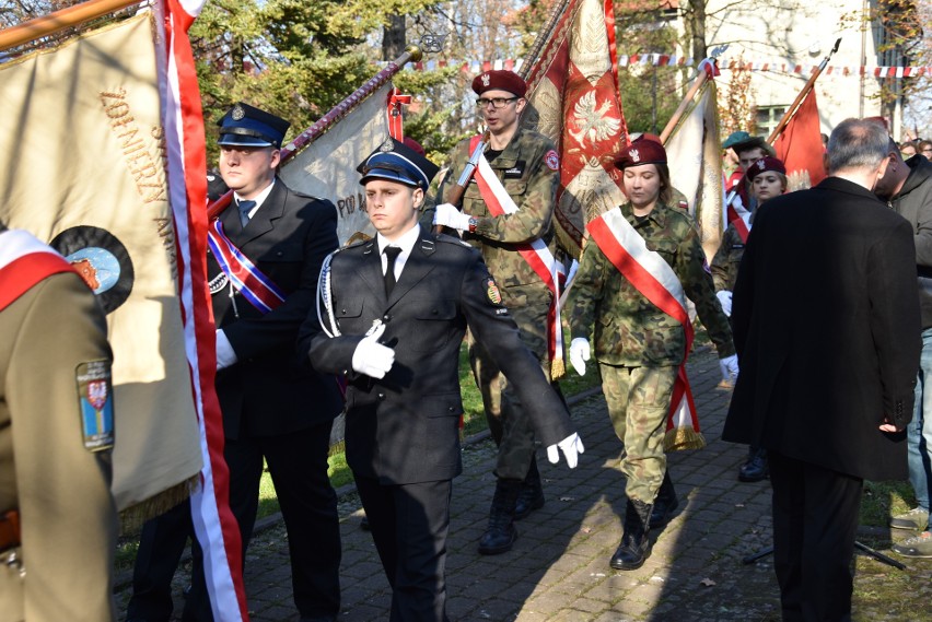 Chrzanów. Uroczyste odsłonięcie patriotycznego muralu. Licealiści upamiętni na nim wybitnych chrzanowian [ZDJĘCIA]