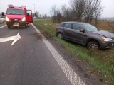 Wypadek na drodze krajowej 92 w Pniewach. Zderzyły się trzy osobówki i bus