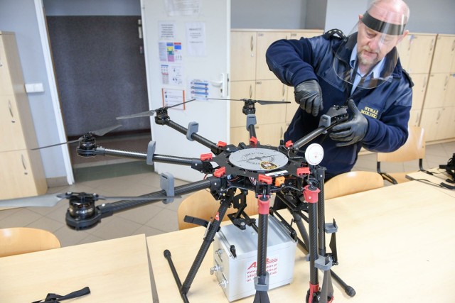 Toruński dron Straży Miejskiej służący do kontroli czystości powietrza.