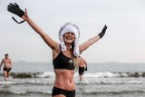 Morsowanie w Bałtyku! Mróz nie przestraszył amatorów zimowych kąpieli w Zatoce Gdańskiej! Oto zdjęcia miłośników morsowania!