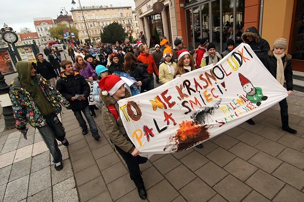 To nie Krasnoludki palą śmieci