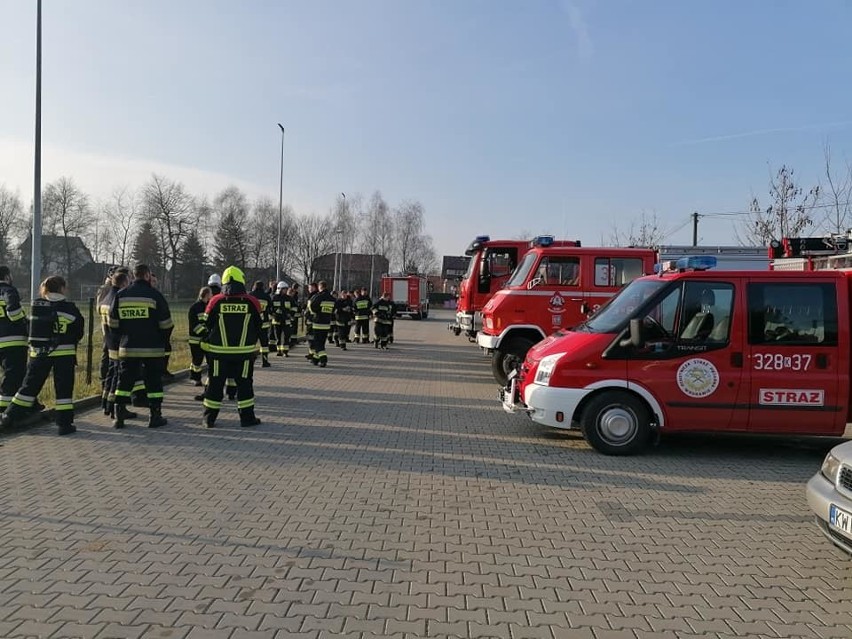 Pożar samochodu wiozącego butle z gazem i zatrucie studni. Zbieg nieszczęść?