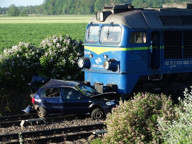W niedzielny poranek, 15 maja tuż po godzinie 6 rano służby ratunkowe zostały zaalarmowane do wypadku z udziałem samochodu i pociągu na przejeździe kolejowym przez trasę wojewódzką nr 307 w Wojnowicach.Przejdź dalej -->