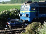 Wypadek na przejeździe kolejowym w Wojnowicach. Auto wjechało pod pociąg. Jedna osoba została ranna