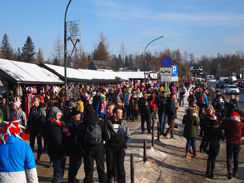 Zakopane. Kibice szykują się na skoki narciarskie [ZDJĘCIA]